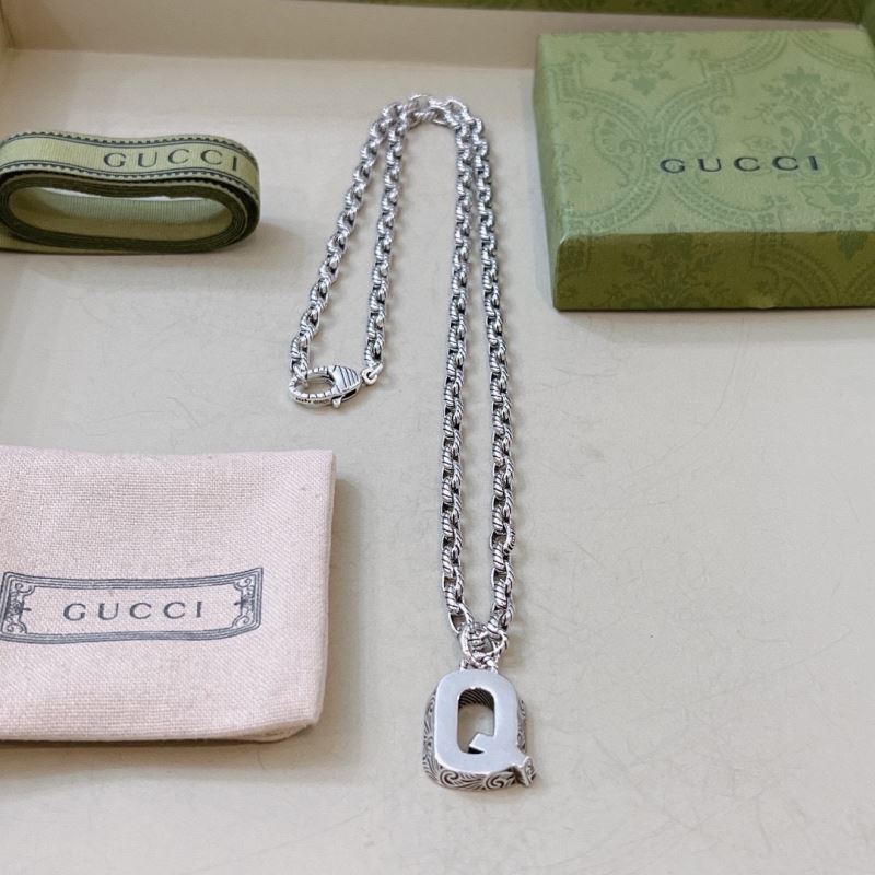 G*u*i necklaces